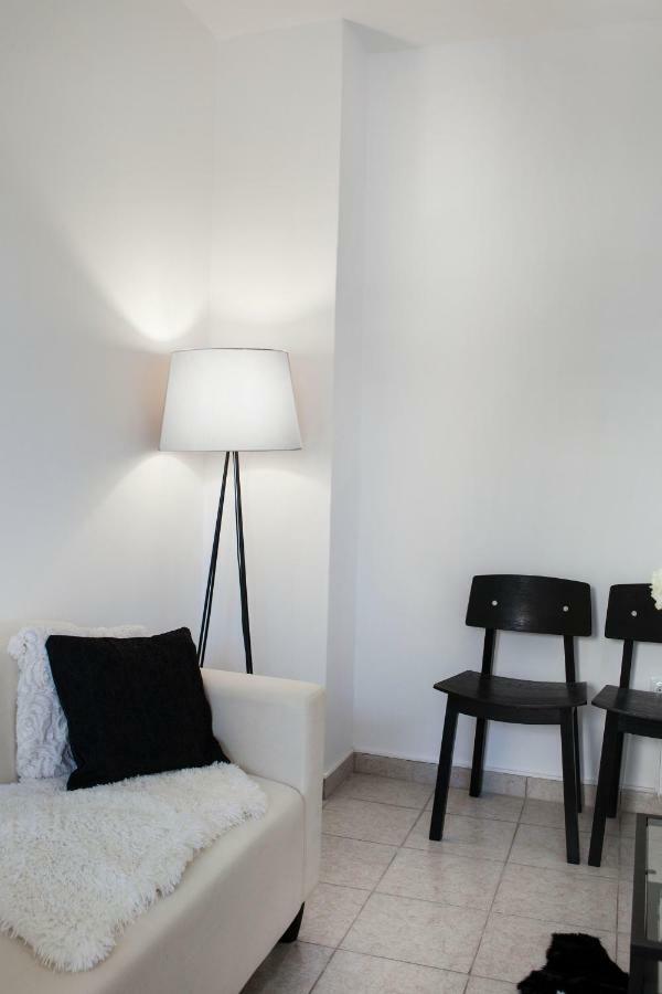 Best Located Executive Apartment In Maroussi. Atenas Exterior foto